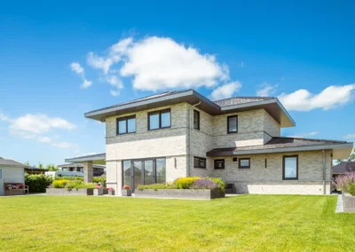 vrijstaande woning met minimalistische architectuur