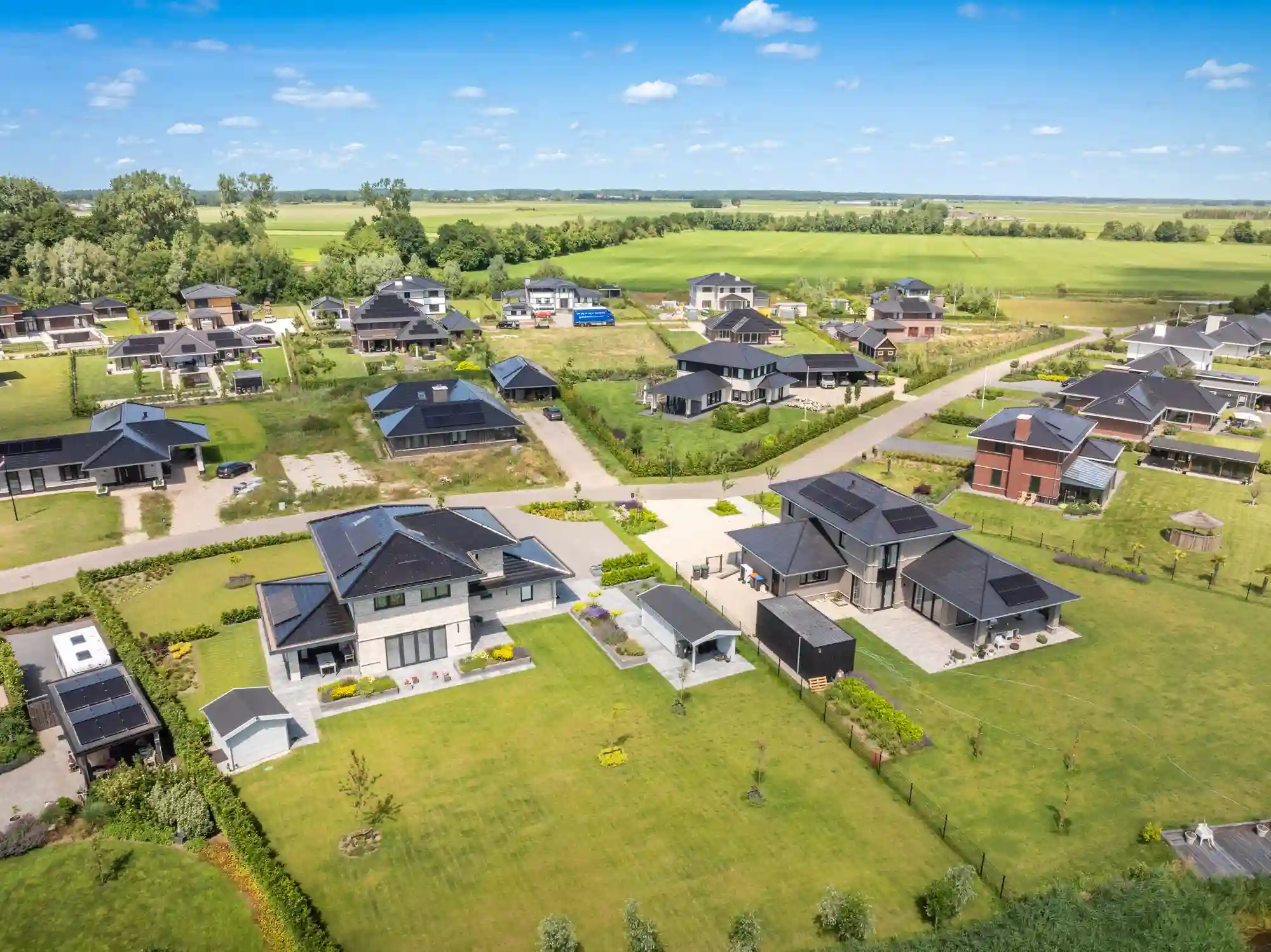 Vrijstaande nieuwbouwvilla aan het water in Steenwijk 6 moderne villa met plat dak en grote raampartijen