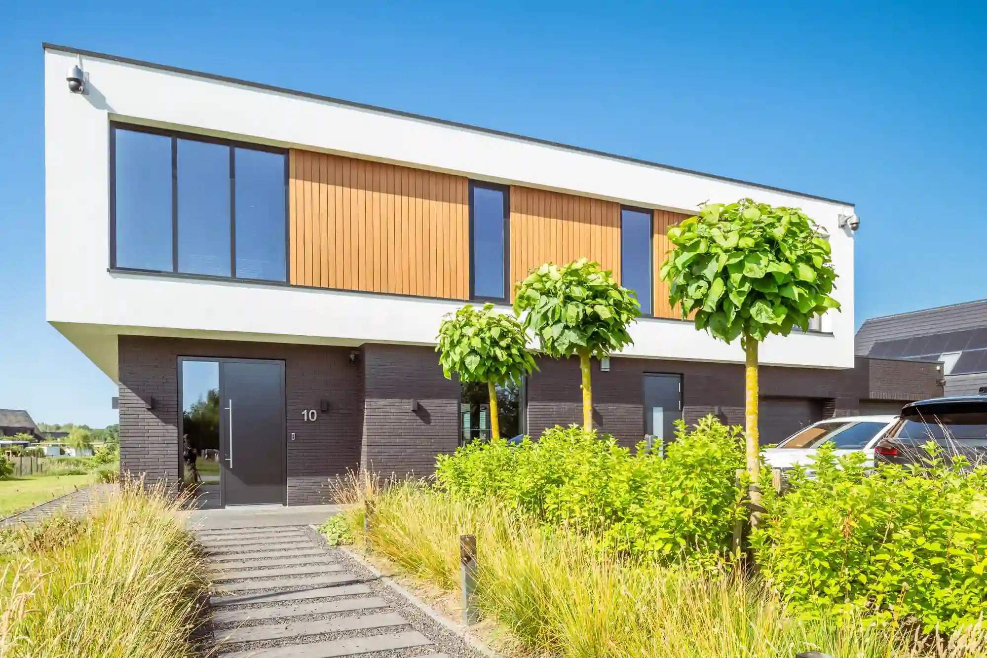 Minimalistisch design met natuurlijke materialen Moderne woning met plat dak – strak, licht en ruim