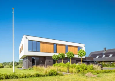 Moderne woning met plat dak met uitzicht over het water in Emmeloord