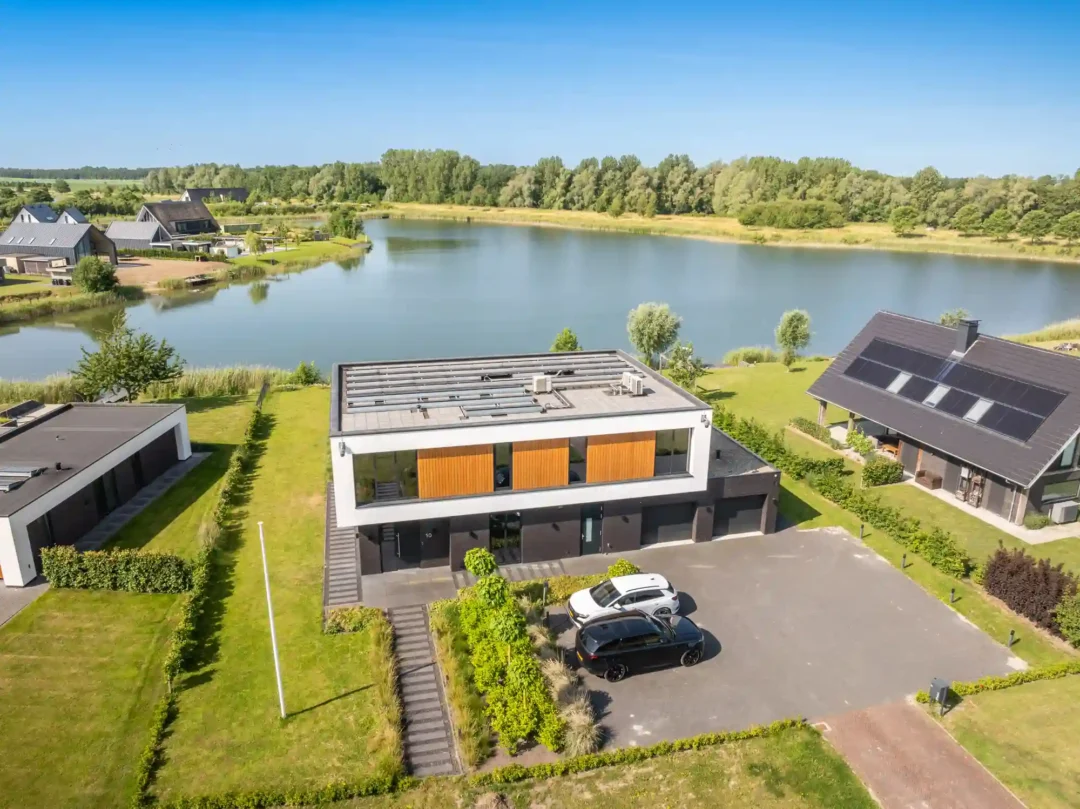Moderne woning met plat dak in Emmeloord