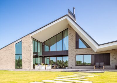 Moderne vrijstaande watervilla met zadeldak | Hetebrij Bouw