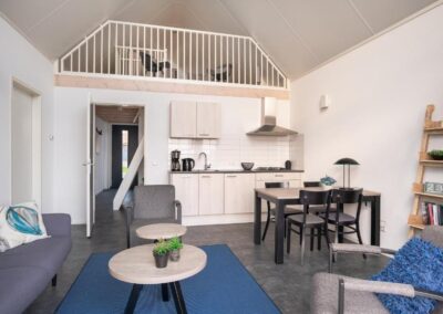 moderne vakantiewoningen aan het water in Langelille gebouwd